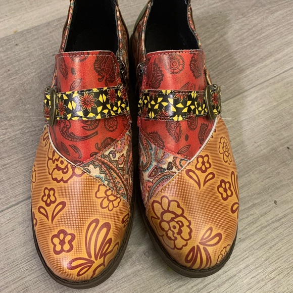 Retro style multicolor never worn Socofy boots. - Picture 2 of 4